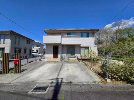 ���n�O�ώʐ^ ��ɉf���锒���^�C���O�ǂ̓@��B�p�i�z�[���{�H�Ȃ�ł͂̋C�i�ƁA�������ȐԂ��|�X�g���ڂ������������̊O�\�f�U�C�������͂ł��B