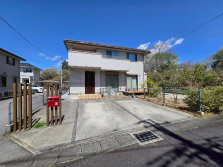 ���ԏ� �����g�����Ԃ́A�o�����ꂪ�X���[�Y�ȓ쑤�̕���2��X�y�[�X�ցB�L���Ԍ��ɖʂ��Ă��邽�߁A���̖Z�������ԑт��X�g���X�Ȃ��o���ł��܂��B