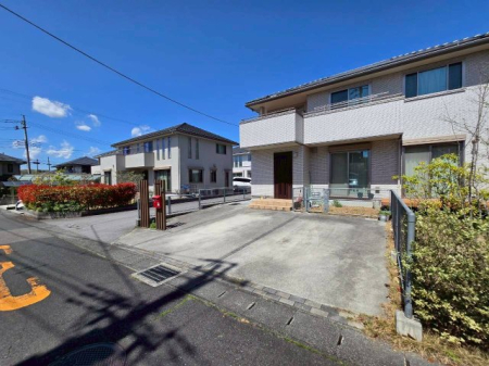 ���ԏ� �쑤�ɕ���2��A�k���ɏc��2��́y�v4��z���Ԃ��\�B���C�t�X�^�C���ɍ��킹�Ďg����������A��Ƃ肠��~�n�݌v�����͂ł��B