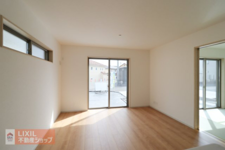 ���r���O ���n�����ʐ^�B���邢�������̓��郊�r���O�͉Ƒ��c���̏ꏊ��