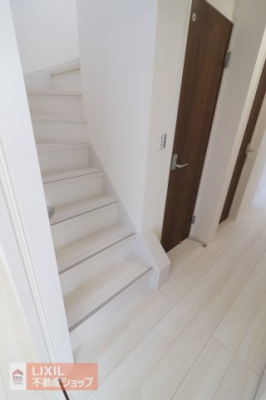 ���̑����� �K�i�͎肷��t���E�܂�Ԃ��݌v�B���S���̊m�ۂ͂������̂��ƁA�Z�ސl�ɂƂ��ď��₷���s�ւ������Ȃ�����ł��B