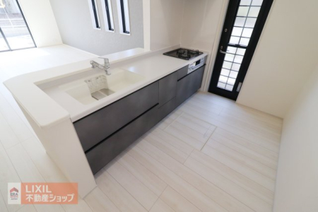 ���̑����� �Ƒ��ł̃R�~���j�P�[�V�������Ƃ��Ζʌ^�V�X�e���L�b�`���ł��B�����ɃV���N�ƃR�������܂Ƃ߂��V���v���Ȍ`�ł��B