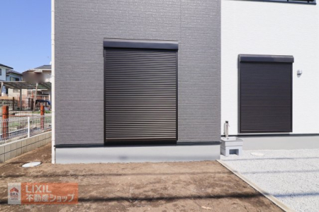  ���V���b�^�[�͍ЊQ��ՔM�E�h���E�h���E�����ȂǑ����̃����b�g������܂��B�h�Ƒ΍�Ƃ��Ă����ʓI�ł��B �V���b�^�[�͐ݒu���Ă��邾���ŁA���o�I�Ȗh�ƌ��ʂ����҂ł��܂��B