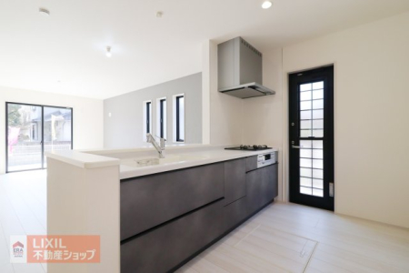 �L�b�`�� �Ƒ��ł̃R�~���j�P�[�V�������Ƃ��Ζʌ^�V�X�e���L�b�`���ł��B�����ɃV���N�ƃR�������܂Ƃ߂��V���v���Ȍ`�ł��B