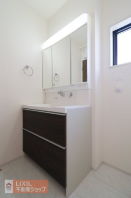 ���ʑ�E���ʏ� �傫���g������̗ǂ��O�ʋ��ł��B�O�ʋ��̗����͏����̎��[�ɕ֗��ȃL���r�l�b�g�d�l�ł��B