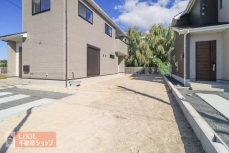 ���̑� �L�X�Ƃ��������ԂŉԂ��؁A�A������Ă邱�Ƃɂ��A��炵�̂Ȃ��Ŏl�G�������邱�Ƃ��ł��܂��B���D�݂ŃJ�X�^�}�C�Y�͂������ł��傤���B