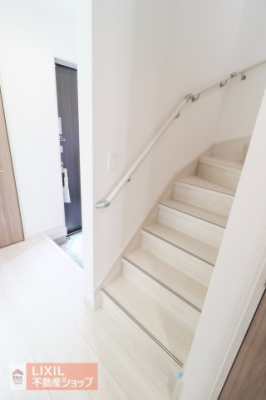 ���̑����� �K�i�͎肷��t���E�܂�Ԃ��݌v�B���S���̊m�ۂ͂������̂��ƁA�Z�ސl�ɂƂ��ď��₷���s�ւ������Ȃ�����ł��B