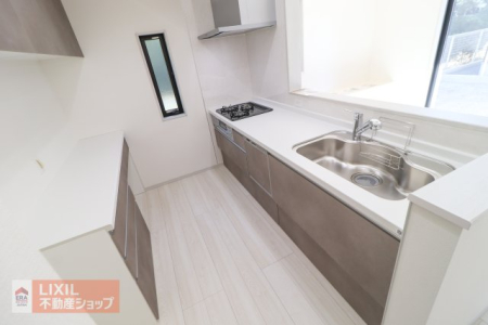 ���̑����� �Ƒ��ł̃R�~���j�P�[�V�������Ƃ��Ζʌ^�V�X�e���L�b�`���ł��B�����ɃV���N�ƃR�������܂Ƃ߂��V���v���Ȍ`�ł��B