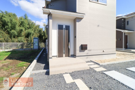  ���ʂȏ��肪�Ȃ����փh�A�Ƒ��݂̂ł܂Ƃ߂��Ĉ�ۓI�ȃf�U�C�����ڂ������܂��B