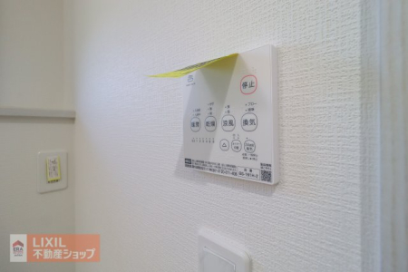 ���̑����� �I�[�g�o�X�����R���ł��B�X�C�b�`1�ň��ʂ̓��𗁑��ɒ�������A�ۉ���ǂ����������邱�Ƃ��ł���V�X�e�����t���Ă��܂��B�����ȊO����ł��y�X���삪�o���܂���