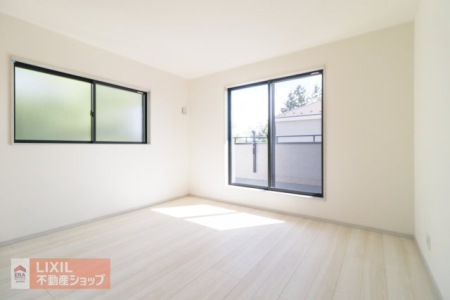 ���̑����� ��ɖʂ����m���͗z���ӂ肻�������邢�����A2�ʍ̌��Ŗ��邢��ۂ̋�ԂŊJ����������܂��B