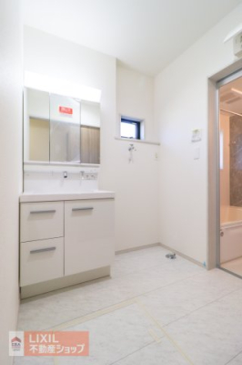 ���ʑ�E���ʏ� �傫���g������̗ǂ��O�ʋ��ł��B�O�ʋ��̗����͏����̎��[�ɕ֗��ȃL���r�l�b�g�d�l�ł��B