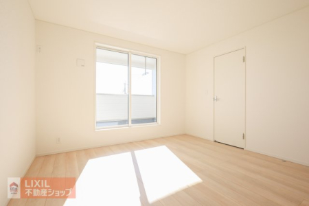 ���̑����� ��ɖʂ����m���͗z���ӂ肻�������邢�����A2�ʍ̌��Ŗ��邢��ۂ̋�ԂŊJ����������܂��B