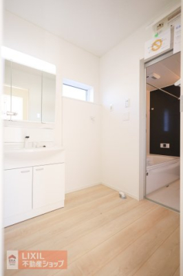 ���ʑ�E���ʏ� �傫���g������̗ǂ��O�ʋ��ł��B�O�ʋ��̗����͏����̎��[�ɕ֗��ȃL���r�l�b�g�d�l�ł��B