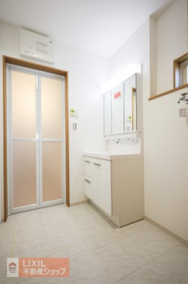  �y�E�ߏ��z���n�����ʐ^�B���ʒE�ߏ��͂������Ƃ����X�y�[�X�Ŏg���₷���ł��B