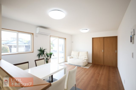 ���r���O �y���r���O�z���n�����ʐ^�B���邢�������̓��郊�r���O�͉Ƒ��c���̏ꏊ��