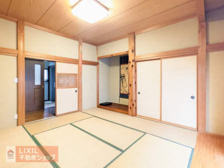 ���̑����� 8��̍L��������a���́A�q�Ԃ�Q���A���q�l�̗V�я�Ȃǃ}���`�Ɋ���B�J�������ӂ���ԂŁA�Ƒ��c���̂ЂƂƂ����������Ɖ߂����܂��B