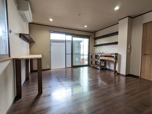 �Ȗ،�������s���� 1476-5�̒��È�ˌ��Ẵ��r���O
