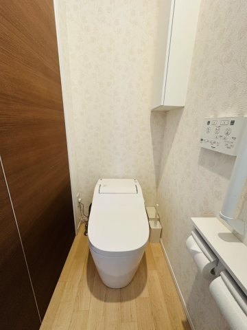 �Ȗ،��F�s�{�s���o�� 642-9�̒��È�ˌ��Ẵg�C��