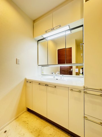 �Ȗ،��F�s�{�s���o�� 642-9�̒��È�ˌ��Ă̐��ʑ�E���ʏ�