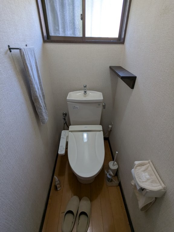 �Ȗ،��ߐ{�G�R�s�_�� 850-4�̒��È�ˌ��Ẵg�C��